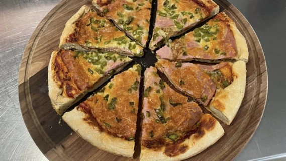 Πίτσα για το βραδάκι με ζύμη του Γιώργου  και πολύ μεράκι !🍕❤️😋